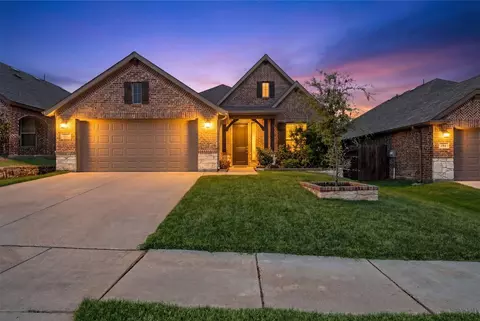 712 Long Iron Dr, Fort Worth, TX 76108
