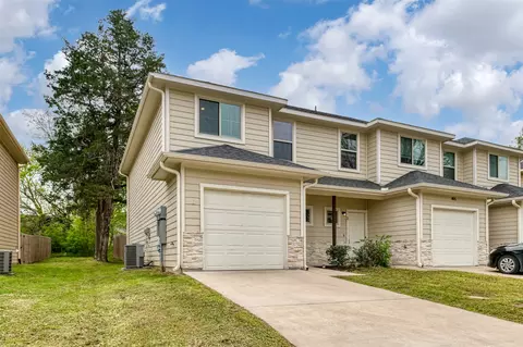 805 S 6th St, Bonham, TX 75418