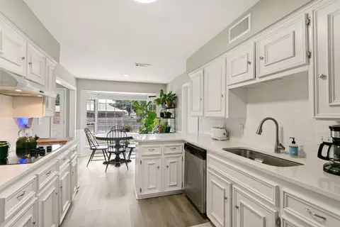 2416 Heather Hill Ln, Plano, TX 75075