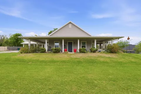 1101 N State St, Decatur, TX 76234
