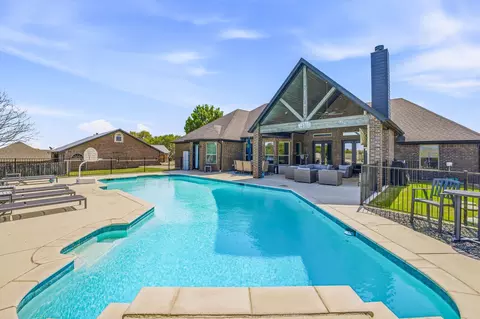 2009 Tree Top Ct, Granbury, TX 76049