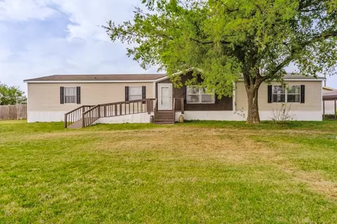 297 Lone Tree Ln, Decatur, TX 76234