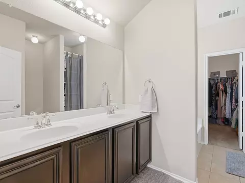 Bath - 431 Paddock Ln, Celina, TX 75009 photo 1 of 3