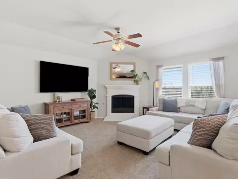 Living - 431 Paddock Ln, Celina, TX 75009 photo 1 of 4