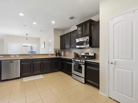 Kitchen - 431 Paddock Ln, Celina, TX 75009 photo 3 of 4
