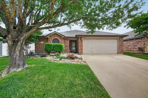 4325 Sweet Clover Ln, Crowley, TX 76036