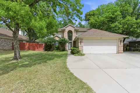 313 Georgian Oak Ct, Lake Dallas, TX 75065