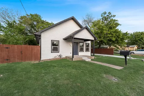 Exterior - 1014 Trinity St, Cleburne, TX 76031 photo 4 of 7