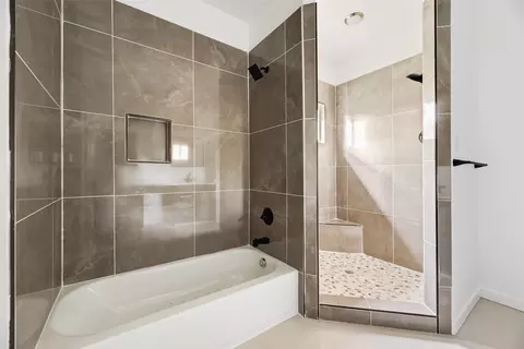 Bath - 1014 Trinity St, Cleburne, TX 76031 photo 1 of 4