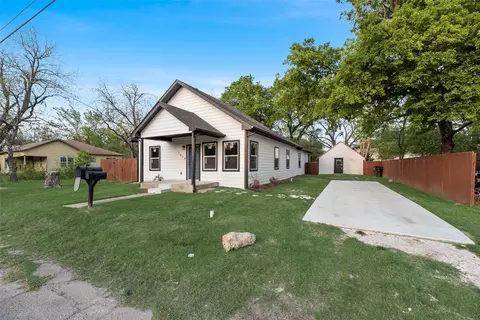 Exterior - 1014 Trinity St, Cleburne, TX 76031 photo 3 of 7