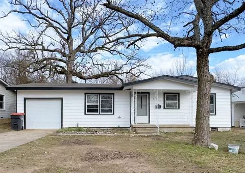 345 SW 16th St, Paris, TX 75460
