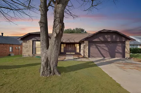 3100 Wintersmith Dr, Arlington, TX 76014