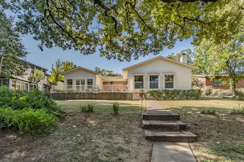 300 Shoreline Dr, Azle, TX 76020