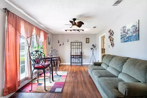 353 Brook Hollow Dr, Desoto, TX 75115