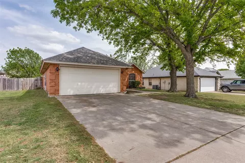 113 Saint James Ct, Rhome, TX 76078