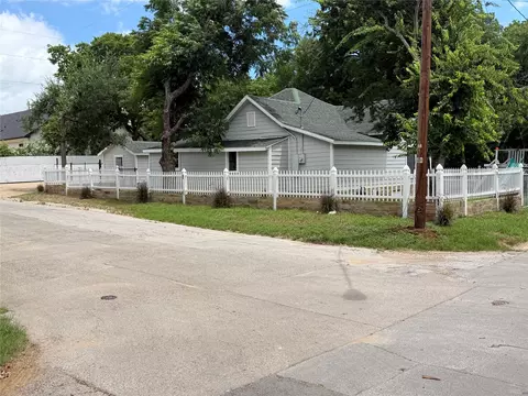 701 Olive St, Cleburne, TX 76031