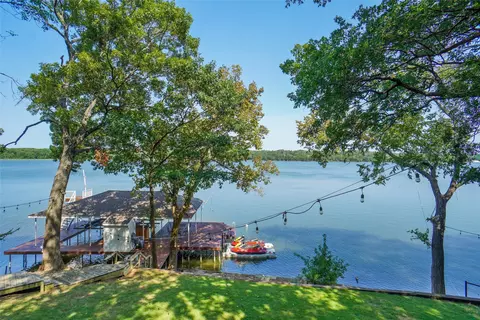 2147 Chaparral Dr, Gainesville, TX 76240