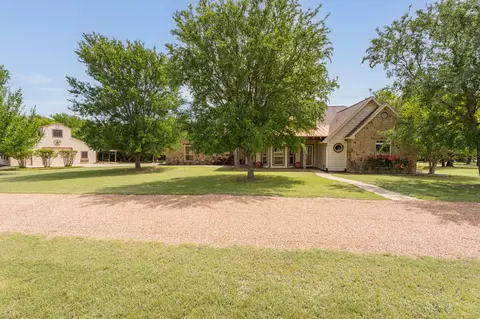 3401 Old Barn Ct, Granbury, TX 76048