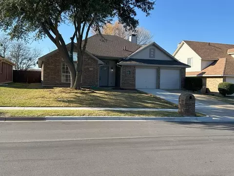 5002 Redwater Dr, Arlington, TX 76018