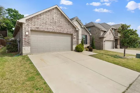 Exterior - 7409 Bishop Pine Rd, Denton, TX 76208 photo 2 of 6