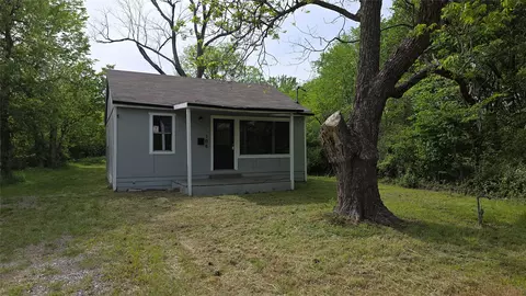 106 S Wilson St, Ladonia, TX 75449