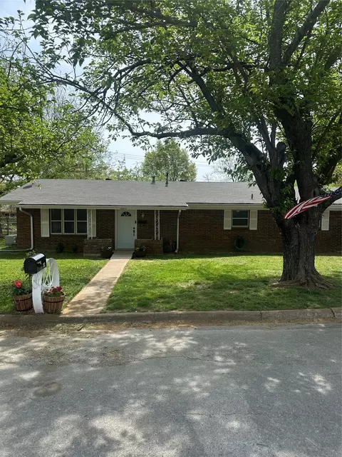 1207 Pebble Street St, Bowie, TX 76230