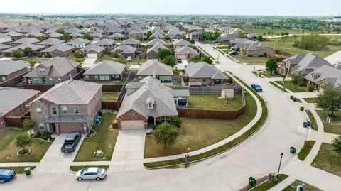 5100 Crystal Lake Ave, Krum, TX 76249