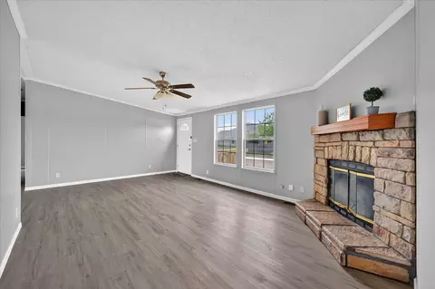 951 Lariat Ln, Mansfield, TX 76063