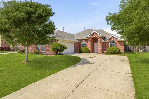 2210 High Point Dr, Sachse, TX 75048