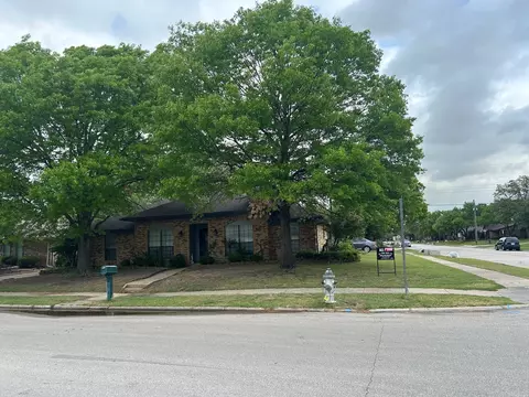 3901 W Country Club Dr, Irving, TX 75038