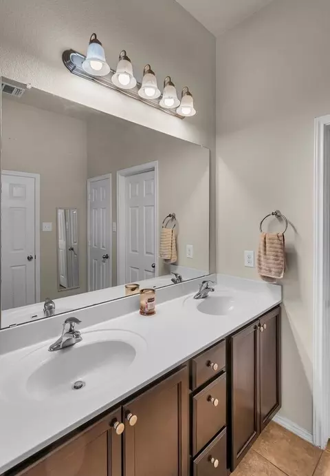Bath - 9801 Shallow Creek Dr, Waco, TX 76708 photo 3 of 5