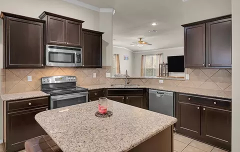 Kitchen - 9801 Shallow Creek Dr, Waco, TX 76708 photo 3 of 5