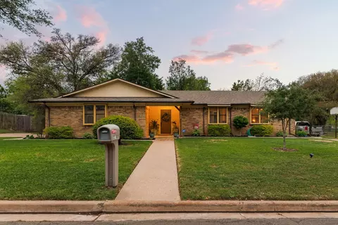 321 Oklahoma Ave, Hewitt, TX 76643