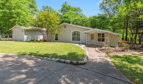 198 Lake Dr, Enchanted Oaks, TX 75156