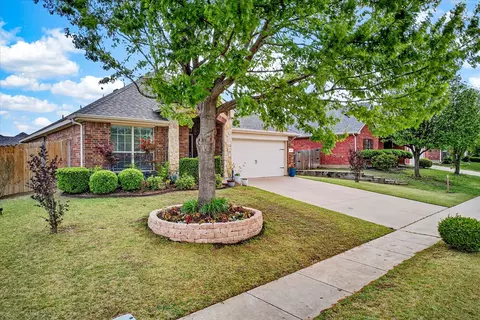 1458 Park Crest Dr, Crowley, TX 76036