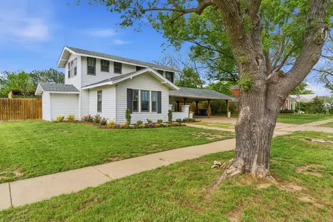 909 3rd St, Graham, TX 76450