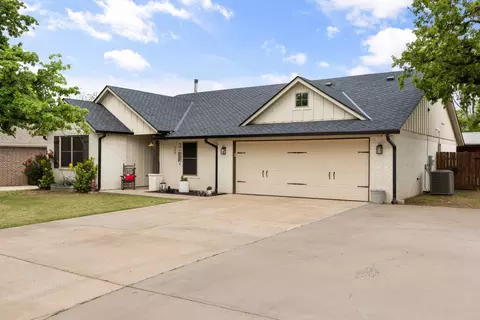 208 N Oak Ln, Tolar, TX 76476
