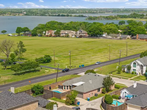 7310 Harbor Dr, Rowlett, TX 75088
