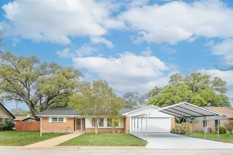 2102 S High St, Brady, TX 76825