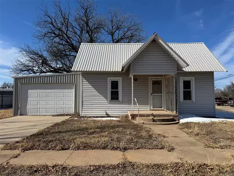 611 N Stratton St, Seymour, TX 76380