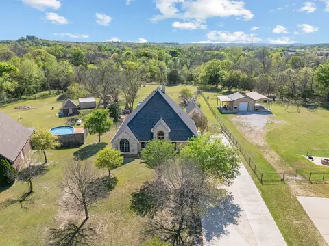 112 Waterfall Ct, Azle, TX 76020