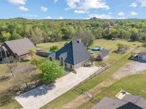 112 Waterfall Ct, Azle, TX 76020