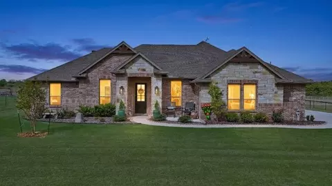 173 Stanley Ln, Poolville, TX 76487