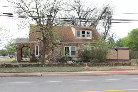 111 S 7th Ave, Munday, TX 76371