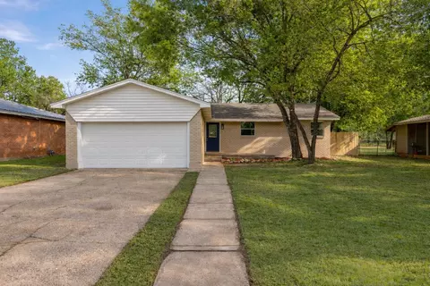 1204 W 3 A St, Mcgregor, TX 76657