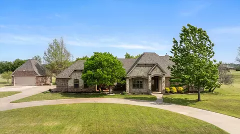1106 W Iberian Ct, Granbury, TX 76048