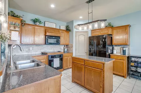 1733 Colorado Dr, Burleson, TX 76028