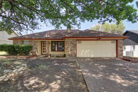 716 Nicole Dr, Burleson, TX 76028