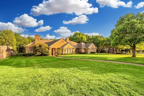 2908 Oak Trail Ct, Arlington, TX 76016