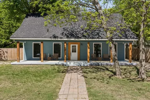 104 W 2nd St, Waxahachie, TX 75165